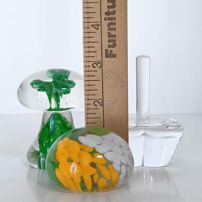 LOT 141: Art Glass Paperweights with Clear Glass Ringholder