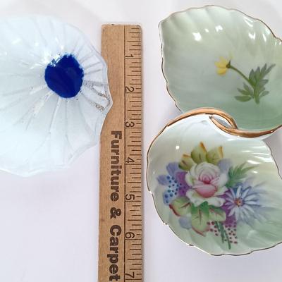 LOT 142: Lefton China Trinket Dish, Fused Art Glass Plate, Pink Ruffle Top Vase & More