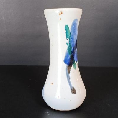 LOT 150: Williamsburg Pottery Vase, Jamestown Pottery Dish, Pottery Wall Pocket & More