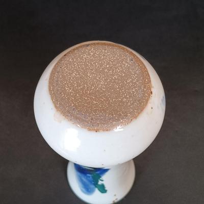 LOT 150: Williamsburg Pottery Vase, Jamestown Pottery Dish, Pottery Wall Pocket & More