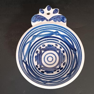 LOT 150: Williamsburg Pottery Vase, Jamestown Pottery Dish, Pottery Wall Pocket & More