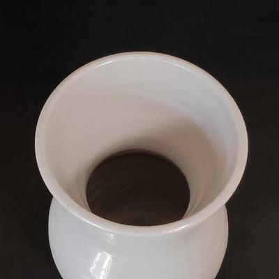 LOT 150: Williamsburg Pottery Vase, Jamestown Pottery Dish, Pottery Wall Pocket & More