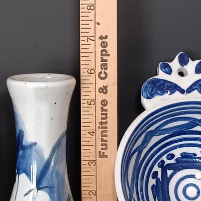 LOT 150: Williamsburg Pottery Vase, Jamestown Pottery Dish, Pottery Wall Pocket & More