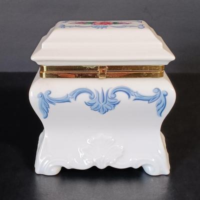LOT 154: Lenox Violet Trinket Box, Royal Heritage Cameo Ribbon Vase, Lenox Groundhog & More