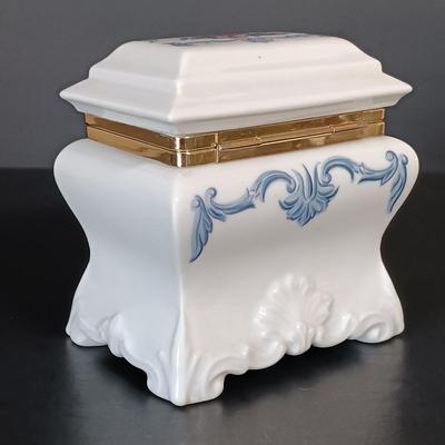 LOT 154: Lenox Violet Trinket Box, Royal Heritage Cameo Ribbon Vase, Lenox Groundhog & More