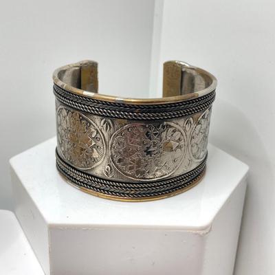LOT 193: Vintage Bracelet Collection - Cuff, Bangle and Stretch Styles