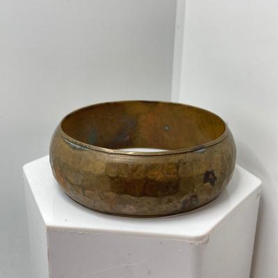 LOT 193: Vintage Bracelet Collection - Cuff, Bangle and Stretch Styles