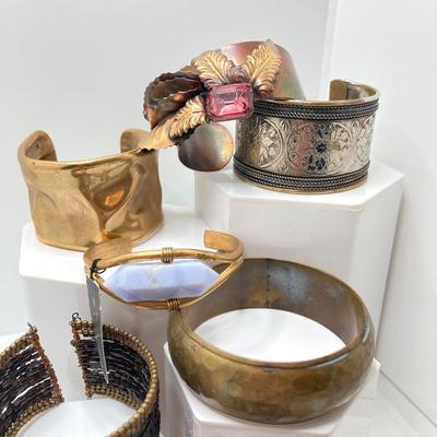 LOT 193: Vintage Bracelet Collection - Cuff, Bangle and Stretch Styles