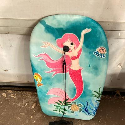 LOT 197: Beach Collection - Tommy Bahama Chair, Pacific Breeze Easy Up Tent, Totes, Towels and More