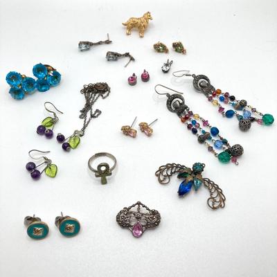 LOT 206: Vintage Jewelry Collection - Earrings, Pendants, Necklace Set and More