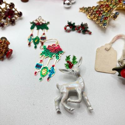 LOT 207: Awesome Collection of Christmas / Holiday Jewelry