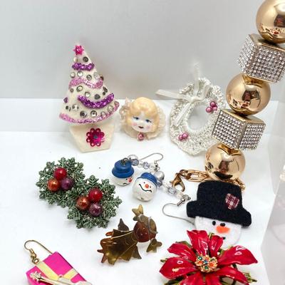 LOT 207: Awesome Collection of Christmas / Holiday Jewelry