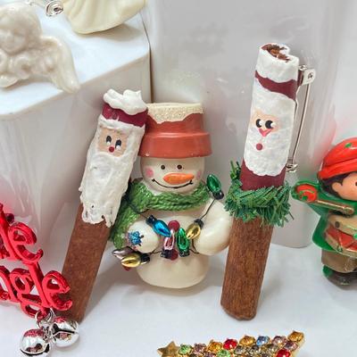 LOT 207: Awesome Collection of Christmas / Holiday Jewelry