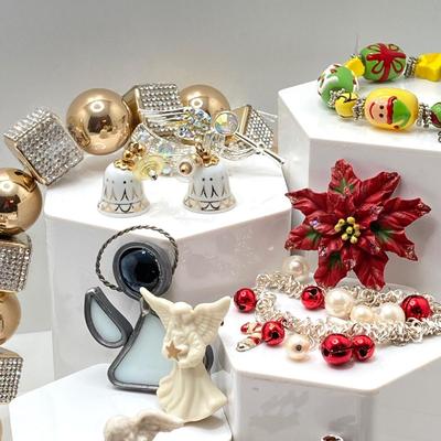 LOT 207: Awesome Collection of Christmas / Holiday Jewelry