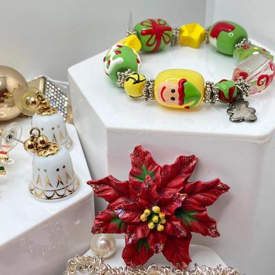 LOT 207: Awesome Collection of Christmas / Holiday Jewelry