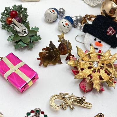 LOT 207: Awesome Collection of Christmas / Holiday Jewelry