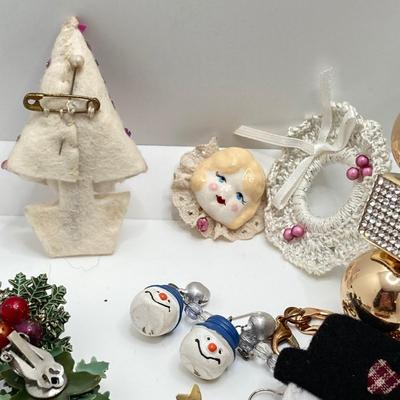 LOT 207: Awesome Collection of Christmas / Holiday Jewelry