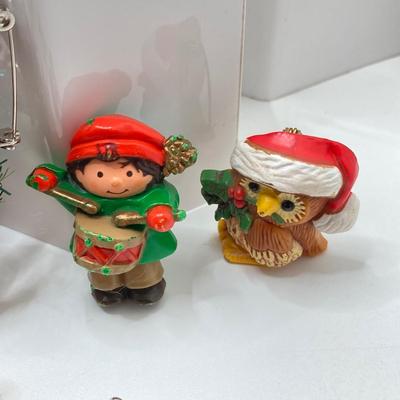 LOT 207: Awesome Collection of Christmas / Holiday Jewelry