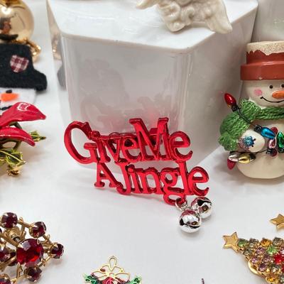 LOT 207: Awesome Collection of Christmas / Holiday Jewelry