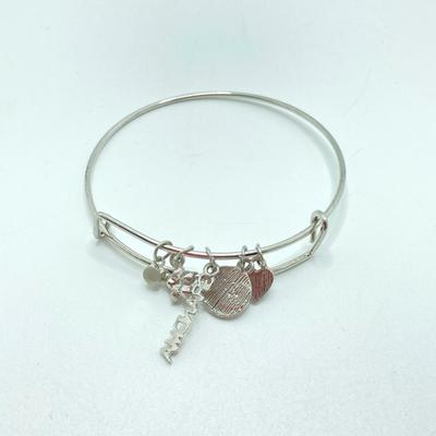 LOT 209: Collection of Vintage Bracelets / Necklaces - Sterling Included