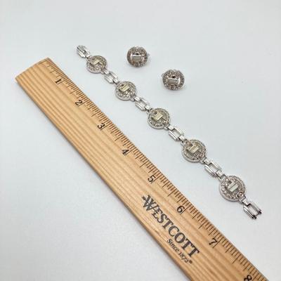 LOT 213: Sterling Silver Bracelet and Earrings Set - TW 29.72g