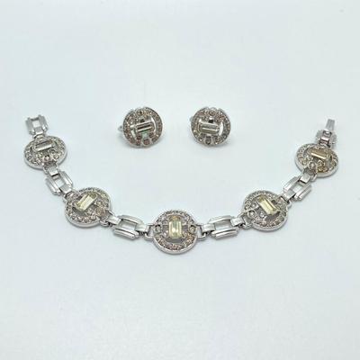 LOT 213: Sterling Silver Bracelet and Earrings Set - TW 29.72g