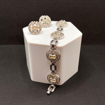 LOT 213: Sterling Silver Bracelet and Earrings Set - TW 29.72g