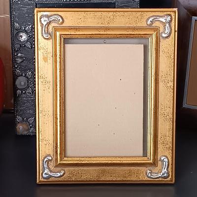 LOT 221: Collection of Picture Frames, Large Apple Candle & Tom Clark Studios 'Holly' Gnome