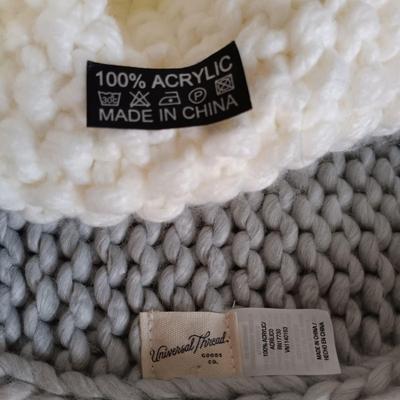 LOT 222: Home Decor Collection - NIP Cuddleduds Throw, Thirty One Tote, Elizabeth Arden Makeup Bag & More