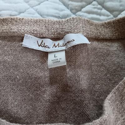 LOT 222: Home Decor Collection - NIP Cuddleduds Throw, Thirty One Tote, Elizabeth Arden Makeup Bag & More