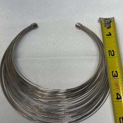 Multi-strand metal wire choker