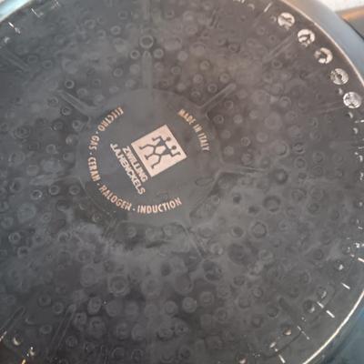 3 TEFLON SKILLETS AND A SPLATTER SCREEN