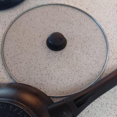 3 TEFLON SKILLETS AND A SPLATTER SCREEN