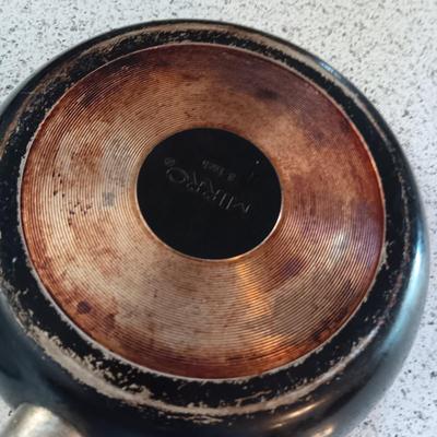 3 TEFLON SKILLETS AND A SPLATTER SCREEN