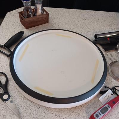 16" LAZY SUSAN, SALT AND PEPPER SHAKERS AND A VARIETY OF KITCHEN UTENSILS