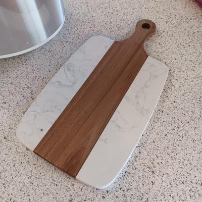 CROCK POT, FRYING BASKET AND A WOOD AND MARBLE CUTTING BOARD