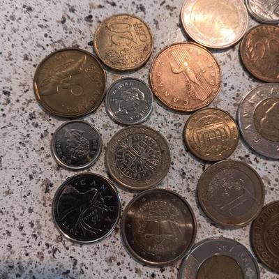 AN ASSORTMENT OF FOREIGN COINS