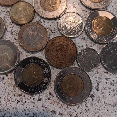 AN ASSORTMENT OF FOREIGN COINS