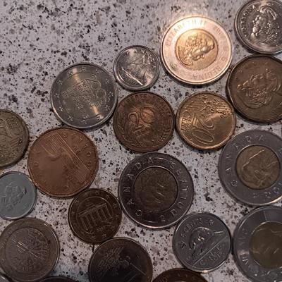 AN ASSORTMENT OF FOREIGN COINS