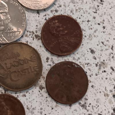 TOKENS, US COINS AND CASINO $1 CHIP