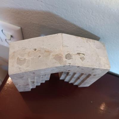 2 NATIVE AMERICAN THEMED TILE WALL HANGINGS, GLASS VASE, MARBLE BOOKEND AND WALL HUNG BIRDS