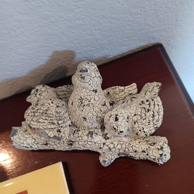 2 NATIVE AMERICAN THEMED TILE WALL HANGINGS, GLASS VASE, MARBLE BOOKEND AND WALL HUNG BIRDS