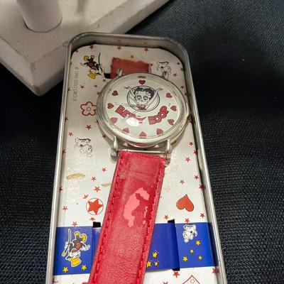 Sale Photo Thumbnail #169: Mickey, Cinderella, Betty Boop, Minnie, Casper, Hawaii