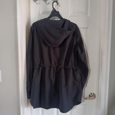 LADIES COLUMBIA JACKET WITH A HOOD SIZE XL