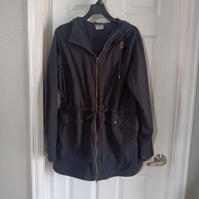 LADIES COLUMBIA JACKET WITH A HOOD SIZE XL