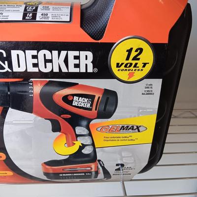 NEW BLACK & DECKER 12 VOLT CORDLESS DRILL