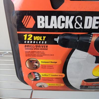 NEW BLACK & DECKER 12 VOLT CORDLESS DRILL
