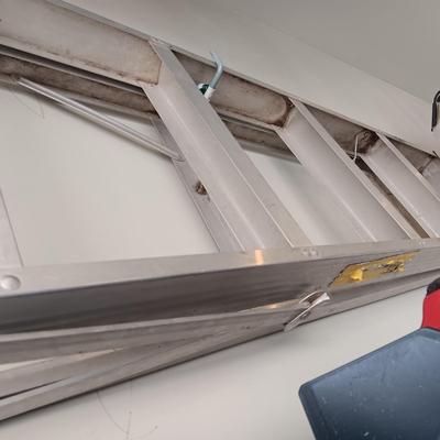 8 FOOT ALUMINUM LADDER