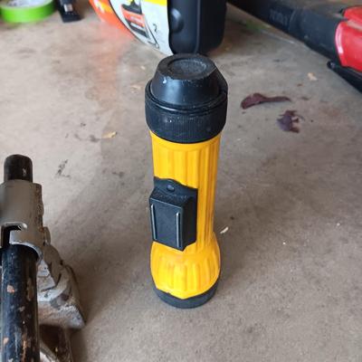 6 TON HYDRAULIC BOTTLE JACK, BRAUN MULTI POSITION MAGNETIC FLASHLIGHT