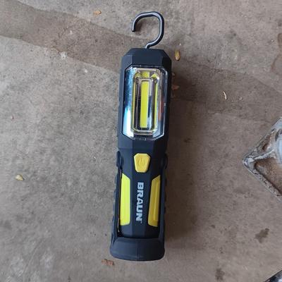 6 TON HYDRAULIC BOTTLE JACK, BRAUN MULTI POSITION MAGNETIC FLASHLIGHT